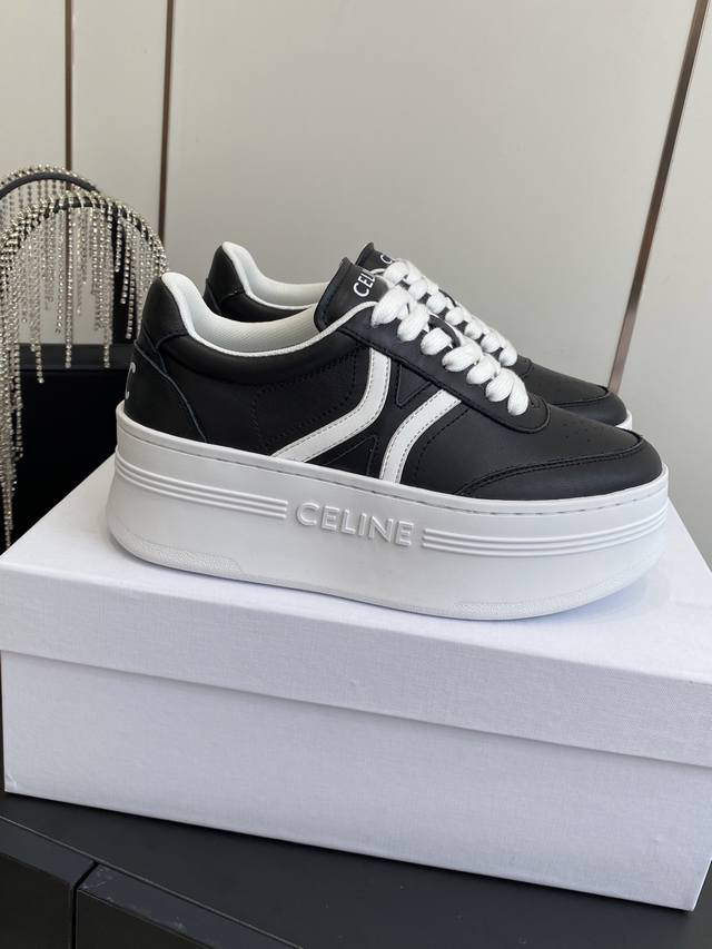 Celine 思琳赛琳 2025Ss春夏新款 厚底面包鞋 女凯旋门徽标系带简单舒服，干净利落，增高显腿细 无论是单穿还是搭配阔腿裤，高街又复古一起来做Celin