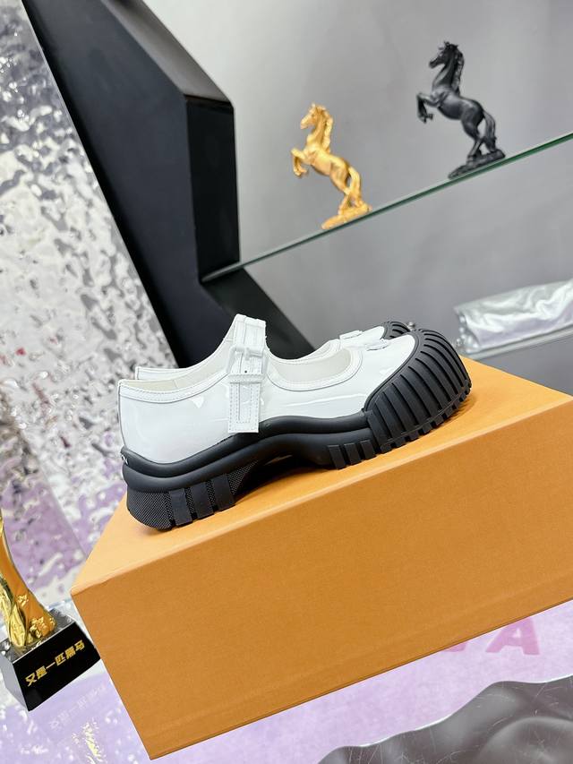 2025早春款 Louis Vuitton 25款开春款 Lv 路易威登秋冬新款复古厚底鞋 玛丽珍！ 代购版 可爱十足非常减龄，完全不害怕显腿短，穿上后显得腿又