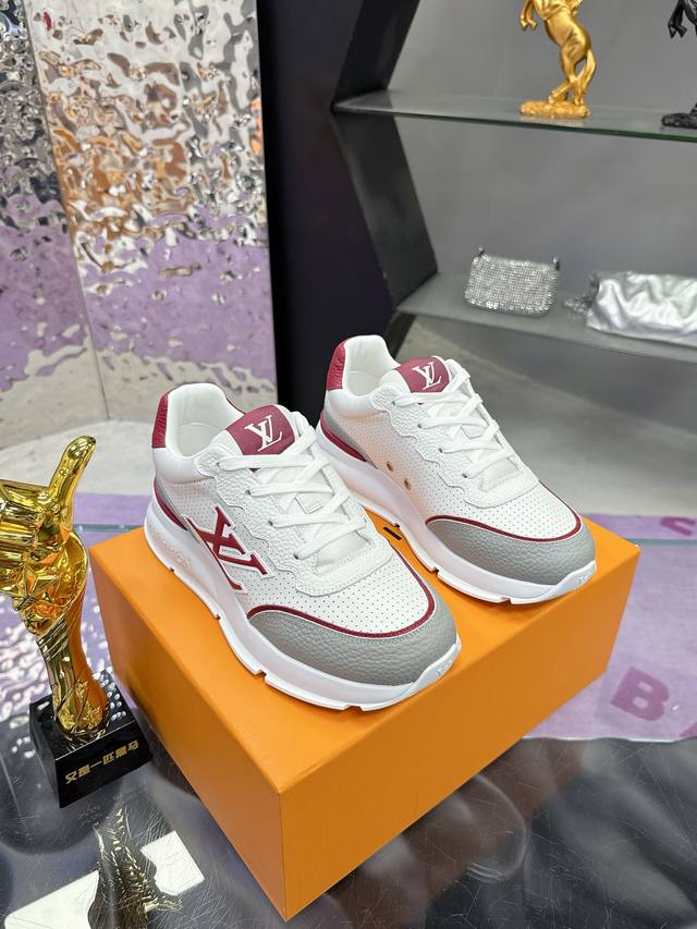 工厂P价P： 配送飞机盒 Lv 路易威登 Lv运动鞋系列 情侣款 2025春夏新款 顶级版本原版一致 专柜主打最新款休闲鞋 硬货上新 代购级别！高级感十足！国内