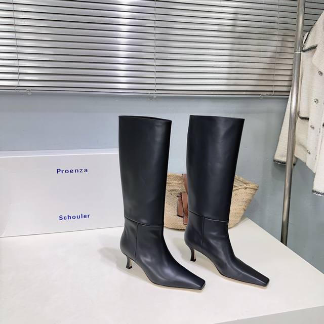 高品质出厂 ！小众潮牌Proenza Schouler 25Ss 秋冬Ps新品简易高跟方头一脚蹬长靴！ 被Ps这组秋冬长靴拿捏了！极简高级高级感！独特鞋型自带时
