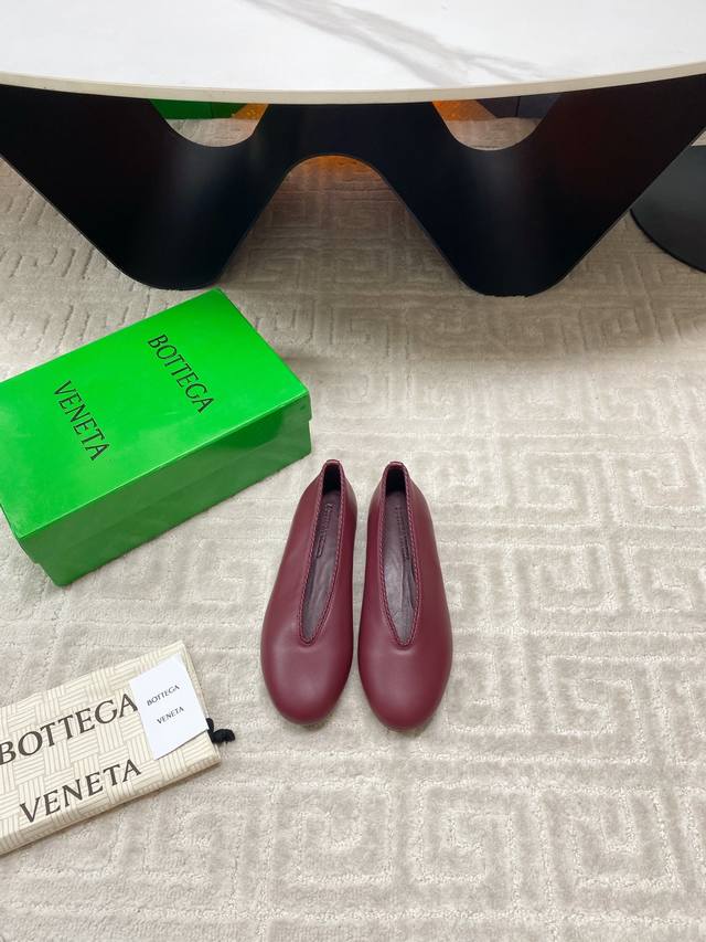 出厂 Bv Rosa 芭蕾舞鞋 小羊皮 圆皮花边 镶嵌鞋口 单鞋系列 平底设计 柔软舒适 内置垫脚 云朵般舒适 手工编织花边 镶嵌鞋口 超级柔软舒适 这款经典款