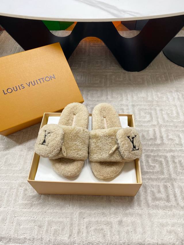出厂 Lv 2025 秋季路易威登 官网同步更新羊毛小书包 Bs代购级别！高级感十足！国内外博主刷爆的一款，复古又时髦 上脚美炸了！官网主推款★ 鞋面：原版特定
