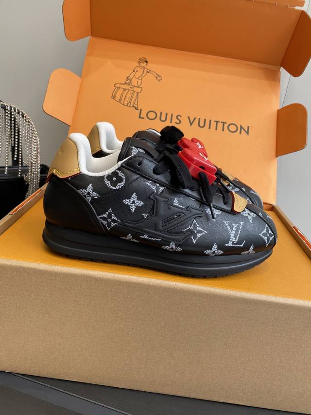 女款 男款510Louis Vuiton 路易威登 菲董联名 走秀款 胖丁 厚底 休闲 运动鞋 阿甘鞋 此次系列包括从简约风格的运动鞋到引人注目的跑鞋 Lv 以
