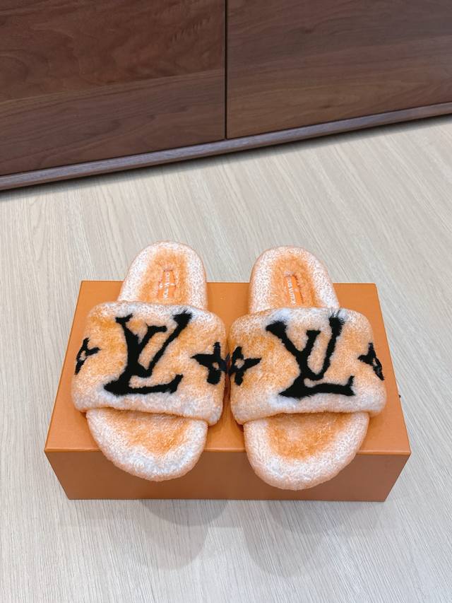 代购级 Louis Vuitton路易威登 Lv驴牌 泰迪 羊羔毛拖鞋 本款 Paseo Comfort 平底毛拖采用细腻羊毛为宽幅 Lv 字母和 Monogr