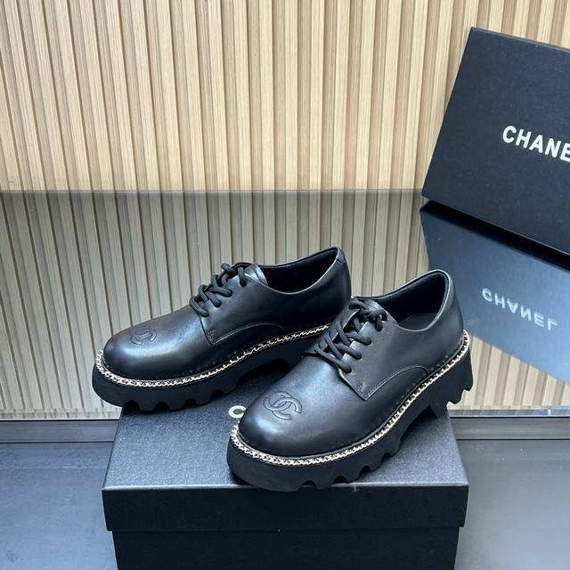 顶级版本 Chanel 香奈儿25秋冬新款链条厚底系带乐福鞋 单鞋、小皮鞋 认准我家细节实拍注意区分普通版 本系列现已登陆发售！！原版购入开发！ 简约小圆头设计
