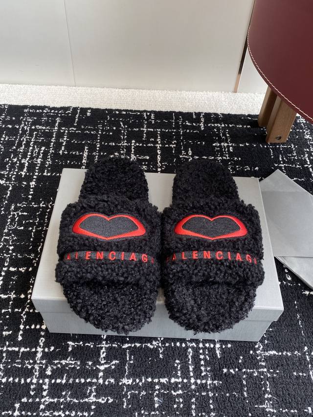 代购级薄底270 厚底 Balenciaga 巴黎世家25Ss 秋冬潮品 毛拖 鞋面字母图案、电绣徽标刺绣工艺！高级感满满当当！上脚特别漂亮 面料：羊卷毛 非常