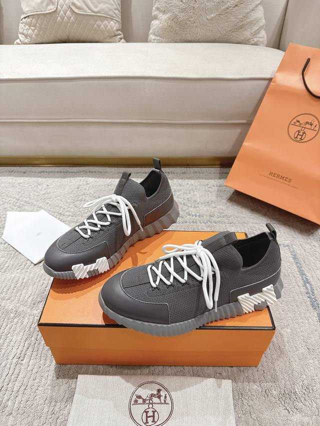 Hermes 爱马仕 -高端品质 原单休闲运动鞋 -鞋面：反绒小牛皮、品牌牛仔帆布、鞋舌.后跟.品牌织带 -内里：垫脚；水染羊皮 -大底：超轻Tpu发泡 橡胶：