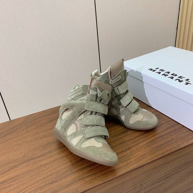 Isabel Marant 秋冬内增高拼色高帮休闲鞋。超级有高级感上脚超好看。关键超级舒适脚感一点都不挑人。Y版开发面料Zp颜色一致、中底、鞋底全部是Y版开发的