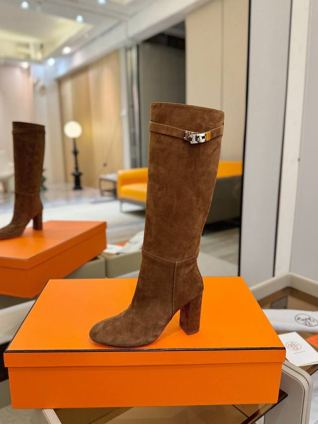 价格P： Hermes 高级 辣妹 爱马仕 Justine 小牛皮 圆头套筒 骑士筒靴顶级牛品匠心好货经典再现拒绝不了的款式谁穿都好看 优雅风格，创造不一样的感