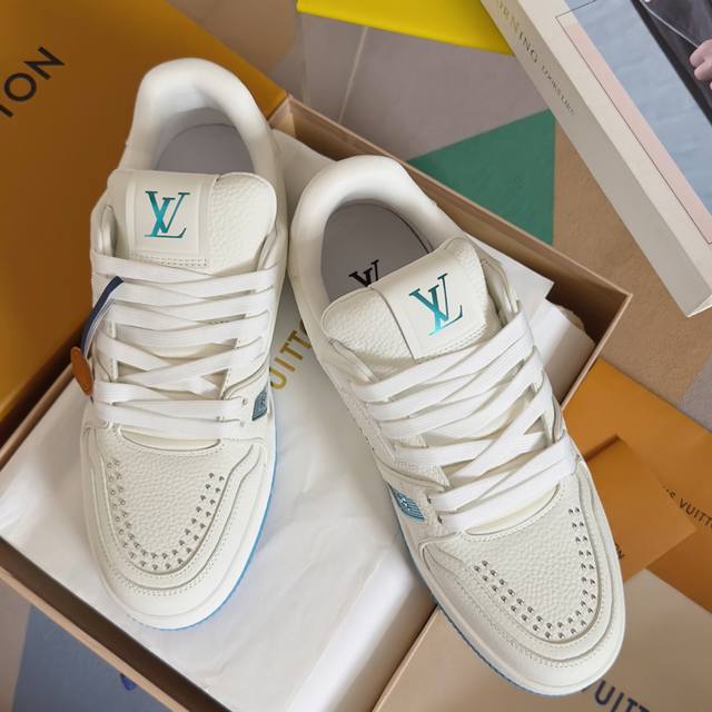 顶级版本：男款 Lv Trainer路易威登 驴牌 L家 情侣款 休闲 运动鞋 滑板鞋 原版购入开发 做货 本款 Lv Trainer 运动鞋为光滑牛皮革描绘