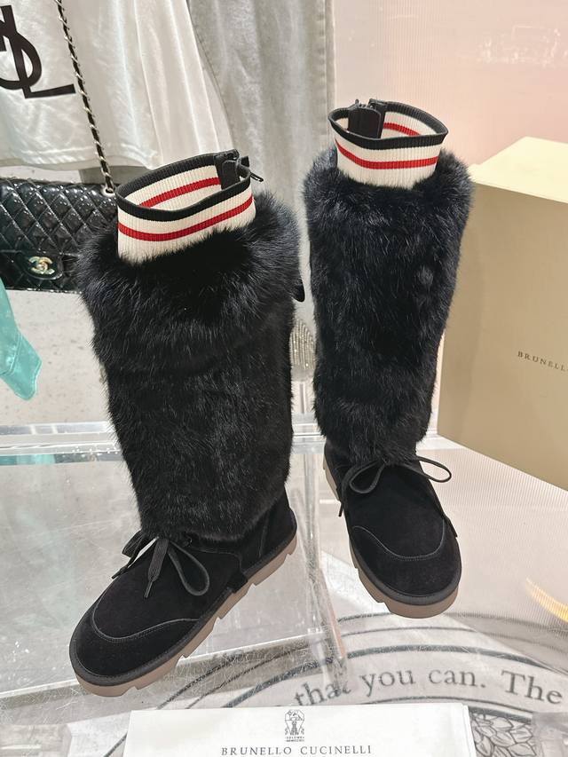 秋冬季新品雪地靴长筒靴子 外贸爆款系列 顶级版本[可任意对比材料] 复古又高级 简约又大气，属于非常耐看的款式！ 高级百搭之王，脚感很好很舒服，超级百搭+超级耐
