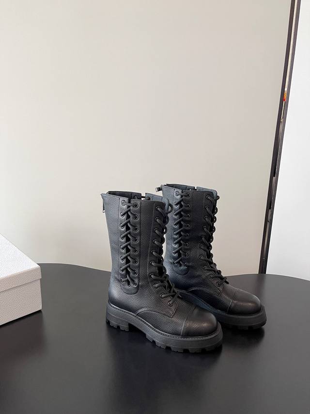 Dior｜迪奥迪丽热巴 同款D-Road 靴 绑带马丁靴 中筒机车靴 金智秀Jisoo巴黎时尚展首秀 D-Road 靴 镂空的设计、麻绳绑带 可调节至各种脚型！