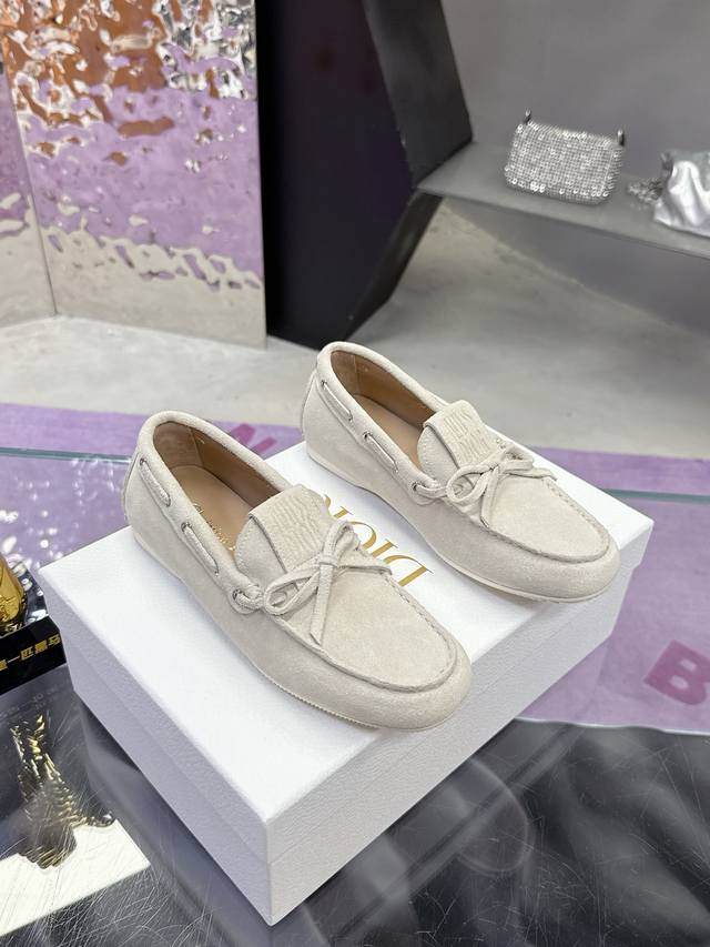 工厂P价P： Dior 迪奥春夏新款超轻果冻系列乐福鞋 全新 版面力求打造时尚经典单品 巴黎时装周第一场分量十足的大秀场打造的新品 灵感由D主设计师巧妙结合在完
