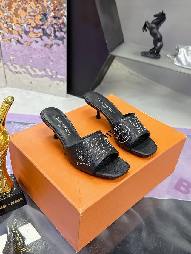 工厂P价P： Lv 路易威登 25 2025 早春新品 顶级版本专柜主打最新款 硬货上新 Lv拖鞋 跟鞋系列 鞋面：原版定制牛皮 内里：进口山羊皮里 大底：原版