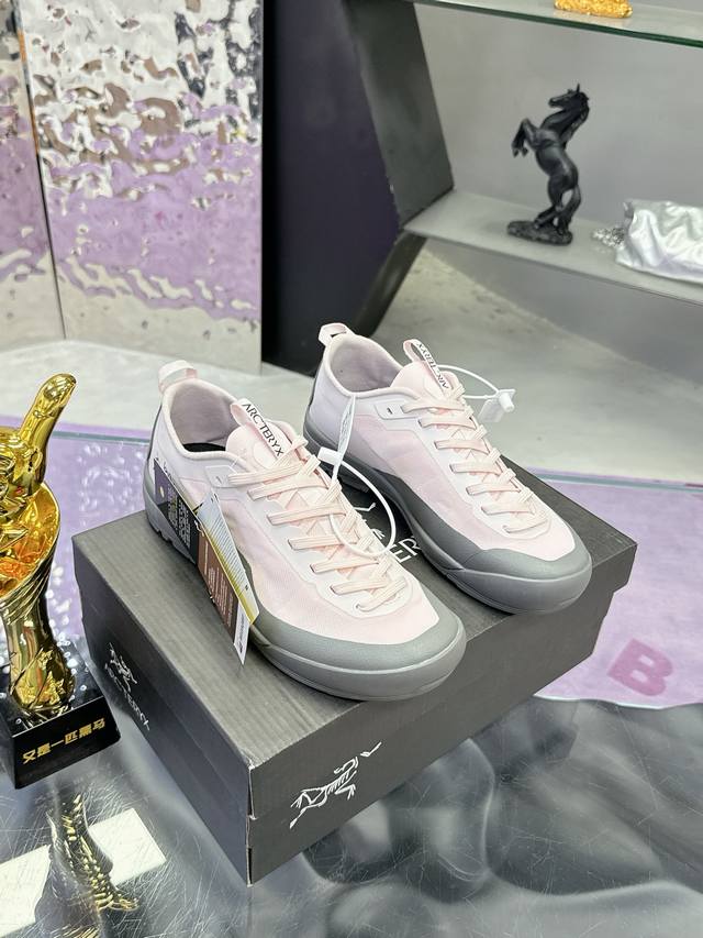 工厂P价P： 女码 广州版本 始祖鸟 高版本 防水系列 Arc'teryx 始祖鸟 最新款 户外越野跑鞋 登山鞋系列 轻量级设计，每一步都如风般自由。所有脚型都