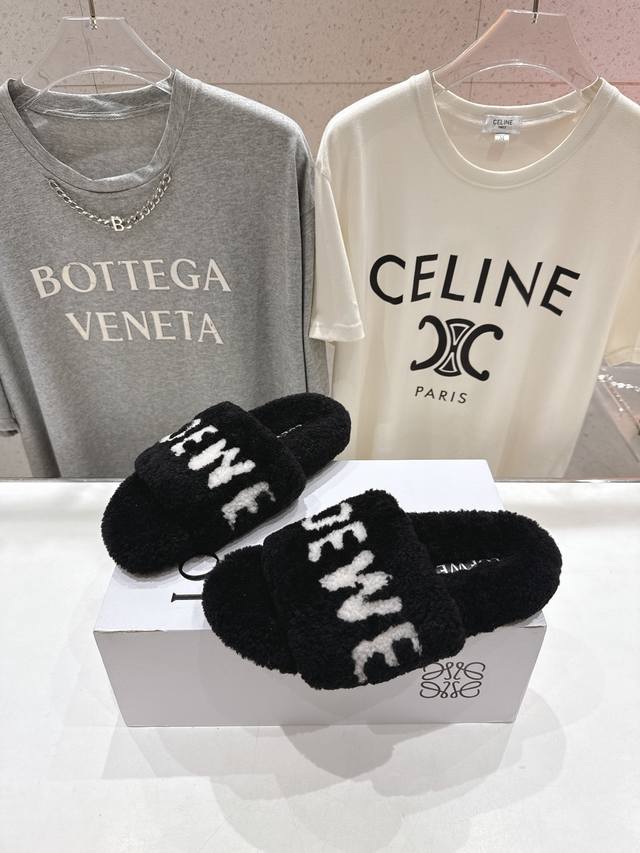 罗意威新款 顶级经典爆款毛毛拖 时髦精必入单品 超级跑量系列 毛茸茸 软糯糯的居家外穿都 舒适百搭 慵懒又时髦！ 进口羊羔毛材质 原版模具橡胶大底 尺码35-4