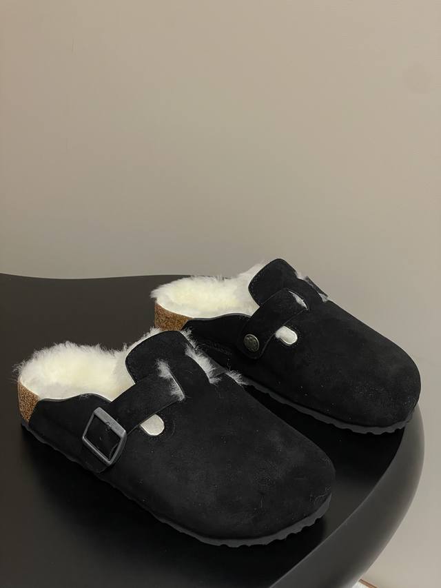Birkenstock 勃肯鞋 羊毛穆勒鞋 毛毛半拖鞋情侣款 皮革绒面时尚休闲包头鞋 牛皮绒面革质地柔软搭配可调节鞋扣提升穿着舒适度⑤ 人体工学设计分散脚部压力