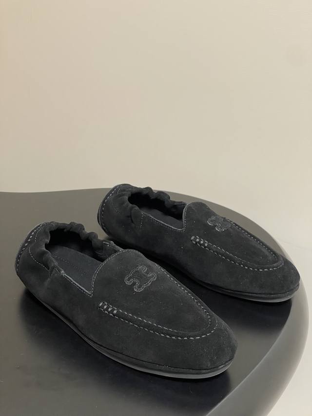 25Ss早秋新款 Celine 赛琳 Adam系列复古船鞋凯旋门乐福鞋平底豆豆鞋后松紧带单鞋 经典再现，复古凯旋门，耐磨橡胶底伴你自在前行。极简设计与精湛工艺碰