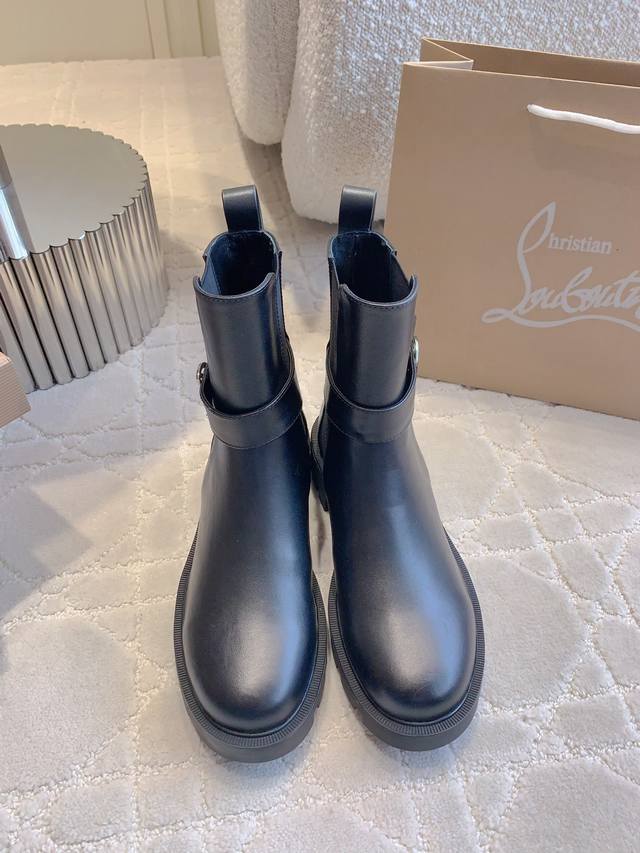Christian Loubouti*新款切尔西厚底短靴 上脚超级显瘦 秋冬百搭神器 好穿不累脚 鞋面牛皮 内里垫脚羊皮 原版开模大底 底厚4Cm 尺码35-3