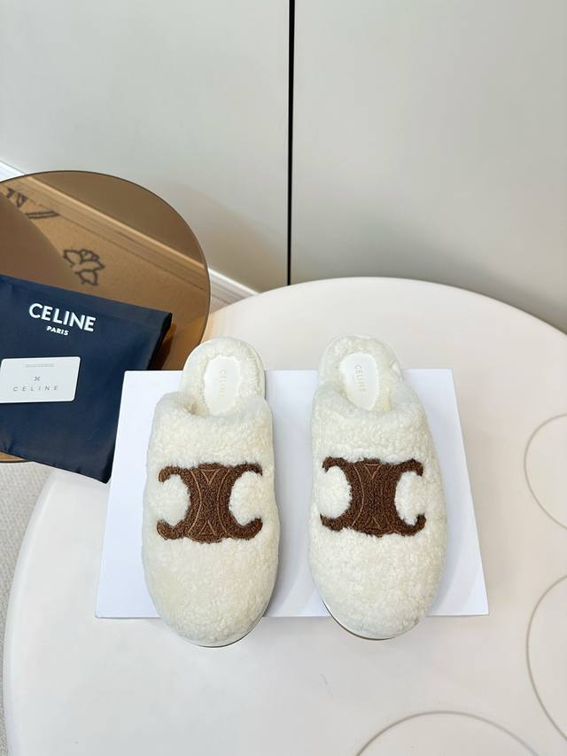 Celine｜思琳家25春夏最新款凯旋门羊毛半拖 超多明星网红种草 专柜一鞋难求 经典永不过时的鞋型 简约的设计 极具辨识度的品牌调性 面料：羊羔毛+3D刺绣凯