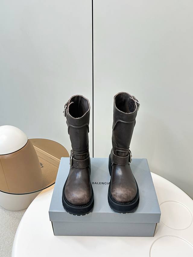 Balenciaga｜巴黎世家复古情侣款机车靴 男码+20 25年最酷的毒液靴来咯！ 暗黑机能风！出门炸街气场爆表 原厂数据-原版1:1还原细节 毒液靴的设计极