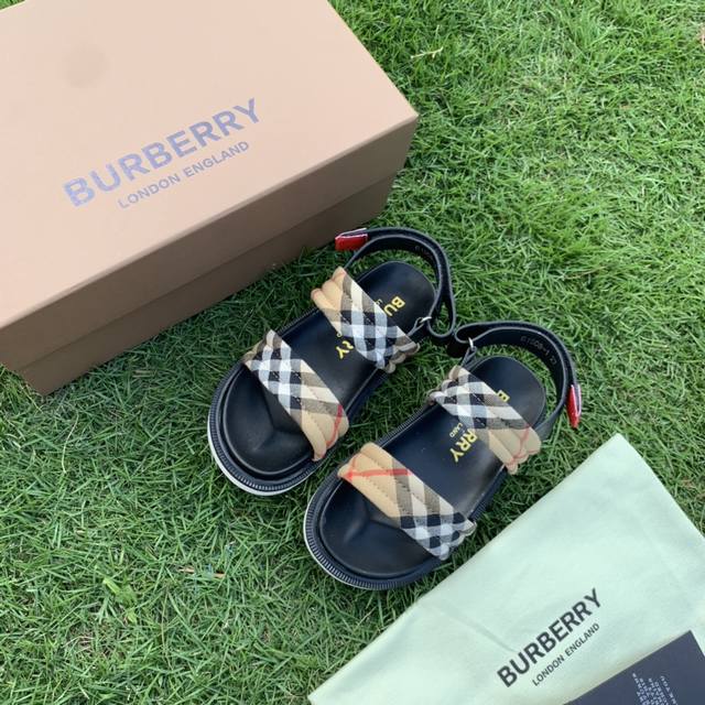 巴宝莉Burberry 童鞋新品，专柜同步 现货26-35。 。