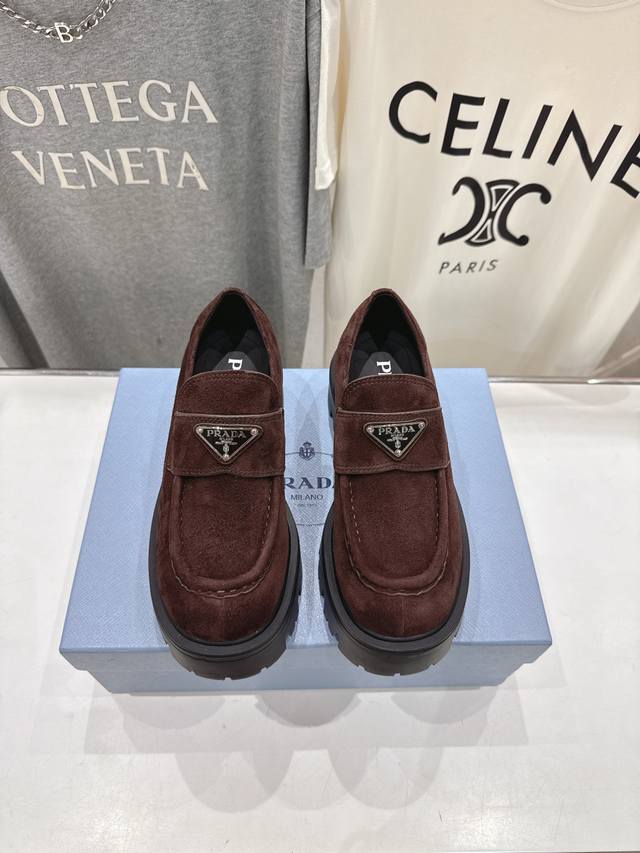高版本出厂 Prada* 普拉达Ss25New Arrival～P家2025Ss新品三角扣单鞋乐福鞋 顶级品质... 经典三角标，经典鞋型，可以给予满眼的爱意