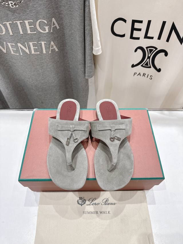 高版本出厂 Loro Piana* Lp 诺悠翩雅2025Ss夏季新款夹脚拖鞋 市场顶级品质 极简高级大方～高级而舒适的气息～ 夏天当然就得美美哒～ 上脚柔软舒