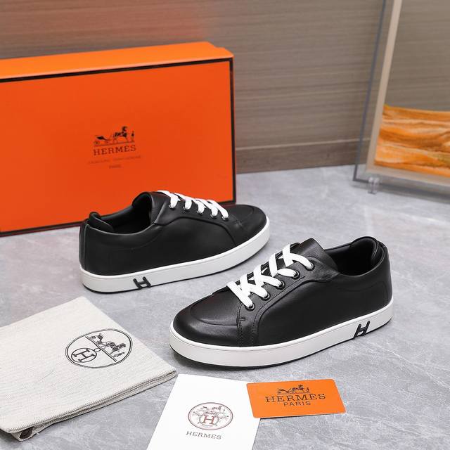 顶级版本 Ss HermèS 爱马仕 初秋新品 情侣款 休闲鞋 拼色设计Mm风 超前时尚 简约高级 随意搭配 上脚非常轻便舒适 鞋面：麂皮 牛皮 内里：羊皮 大