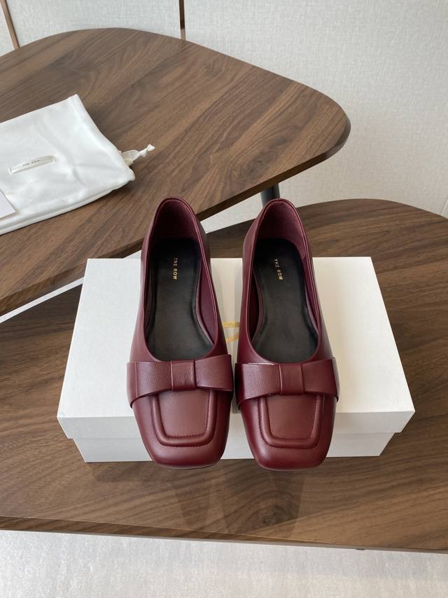 莞产The Row 新款粗跟蝴蝶结玛丽珍单鞋 据说这是本年度最美丽的玛丽珍奶，法式优雅气质在线、高级又时髦，可盐可甜，文艺又气质！无论是夏天配短裙配短裤休闲裤，