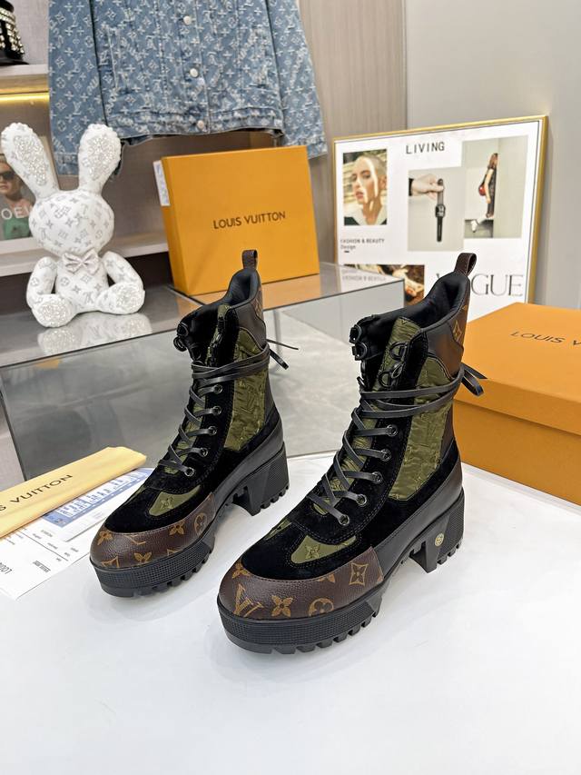 出厂价Pp： 长期有货 Lv 路易威登 221 厚底鞋 专柜同步專櫃新款新色，内腰不断帮 欢迎对比，品牌专用进口老花面料 。完美设计 ，打造最美单品。代购级别！