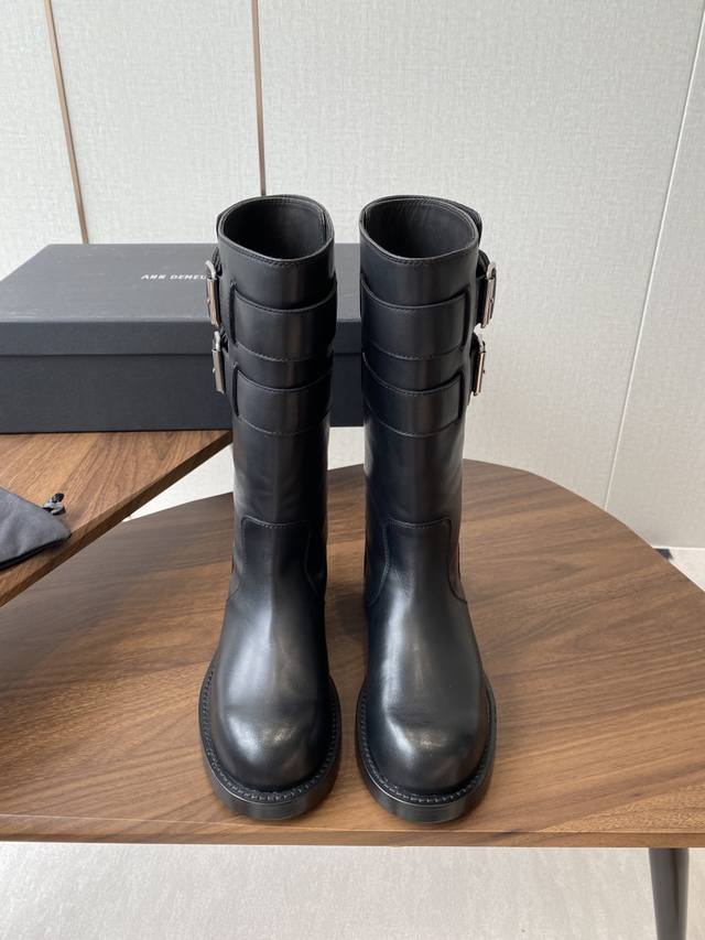Ann Demeulemeester 官网Jay Boots神奇两穿骑士靴长靴 24年Brand New升级版-顶级 全新呈献 别在平凡中沉溺，Ann 以悠久的