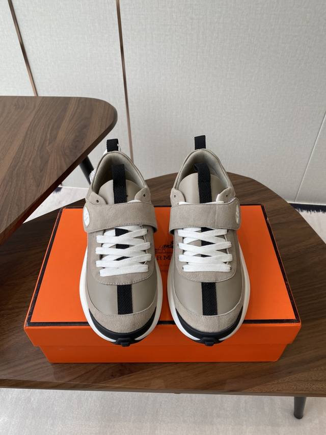 H家新品25Ss Hermes 爱马仕 运动鞋 采用进口牛皮 进口麂皮镂空 运动时尚鞋面整圈头层小牛皮无断接大气奢华 定制Hermes 双提环设计 大底采用发泡