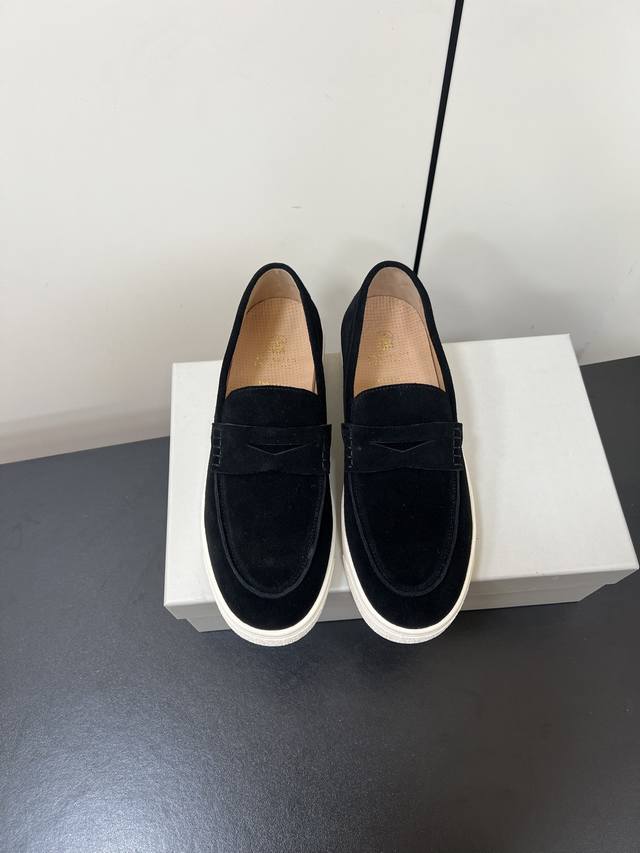 Brunello Cucinelli 套脚款一脚蹬男鞋乐福鞋 此品牌 简称Bc是来自意大利的世界顶级奢侈品牌，所有产品均选用现今服装界最顶级的面料，加上意大利得