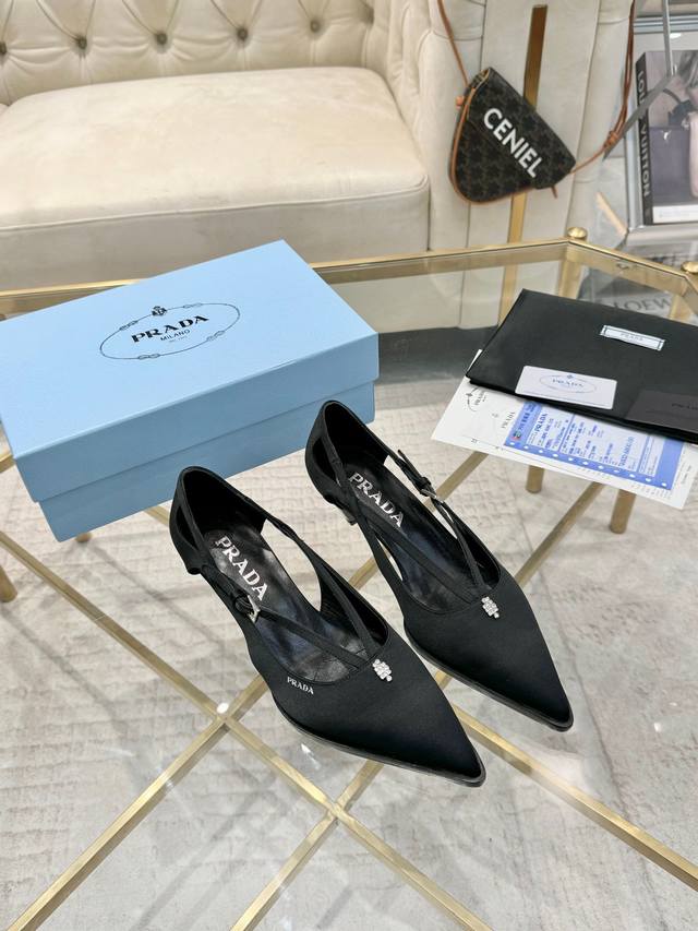 Pradr 普拉达 上新出厂价P 进口真皮底 230仿真皮底 Prad* Raf Simons X Aw 时装周最新最火T台走秀系列款 鞋面：进口真丝面 内里：