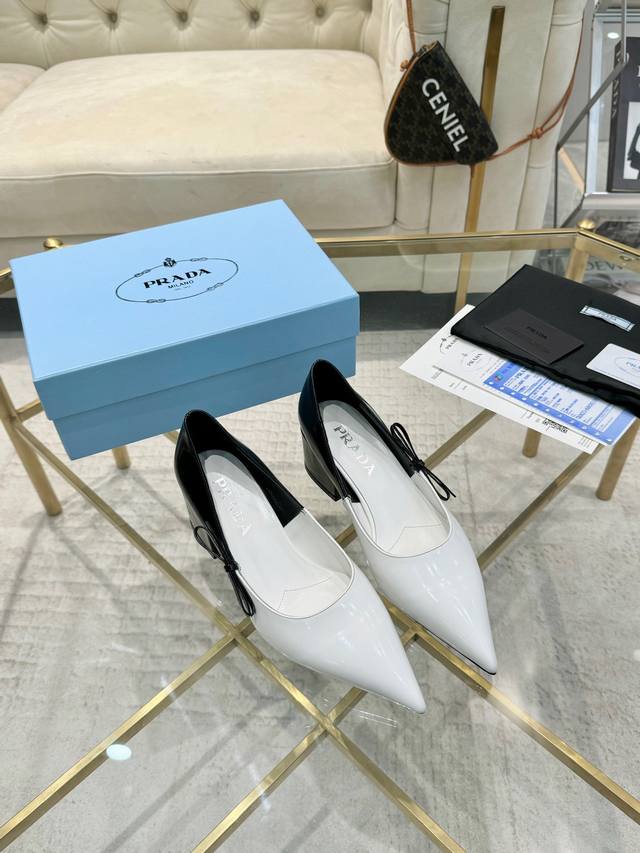 Pradr 普拉达 上新出厂价P 进口真皮底 220仿真皮底 Prad* Raf Simons X Aw 早春最新T台走秀粗跟系列款 鞋面：进口牛柒皮 内里：进