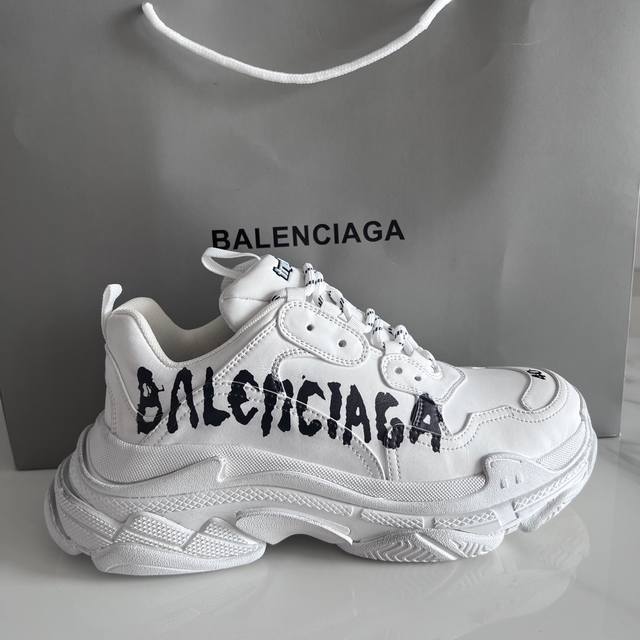 今日新款 Balenciaga情侣款老爹鞋： 很哇塞一款无敌百搭潮时尚、 码数：35-44 45-46定做