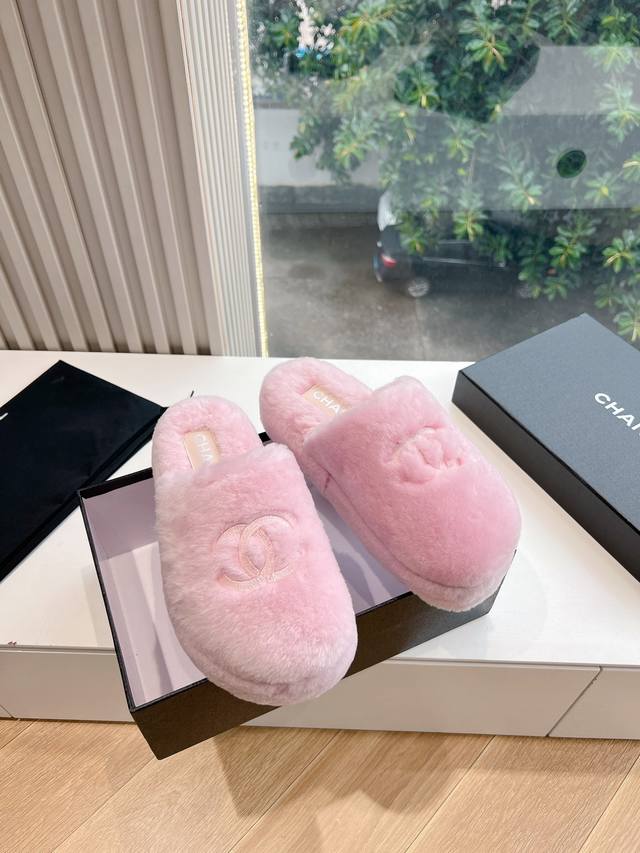 高版Chane*24S小香奈儿早春爆品蝴蝶结夹脚凉鞋 妥妥的自留款！！比经典款Slingback舒服太多啦！每个颜色上脚都很显白 首选金粉 粉嫩粉嫩的显白利器又