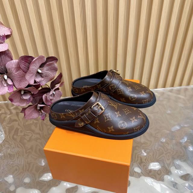 Lv 路易威登 25 2025 早春新品 勃肯拖鞋 顶级版本专柜主打最新款 牛仔布硬标拖鞋 硬货上新 鞋面：原版磨砂皮 老花 内里：进口山羊皮里 大底：原版大底