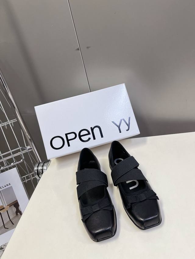 韩国小众设计师品牌Open Yy春夏走秀款芭蕾舞鞋 第一眼看到这个鞋子就爱上了，带点复古味随意搭配都好看！各大网红博主都在穿它，整个鞋子非常柔软，好穿不磨脚鞋面