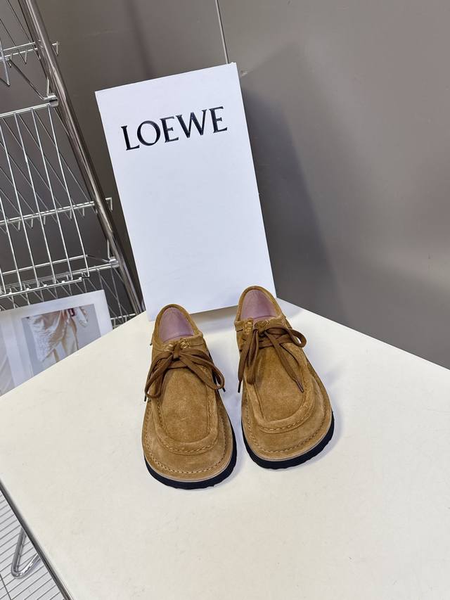 男20 Loewe罗意威2025秋冬新款乐福鞋 超多明星网红种草 设计师鬼马星空的设计 打破常规 圆头圆脑的鞋头可可爱爱 一鞋两穿 后跟可踩下当英伦拖 超好搭配