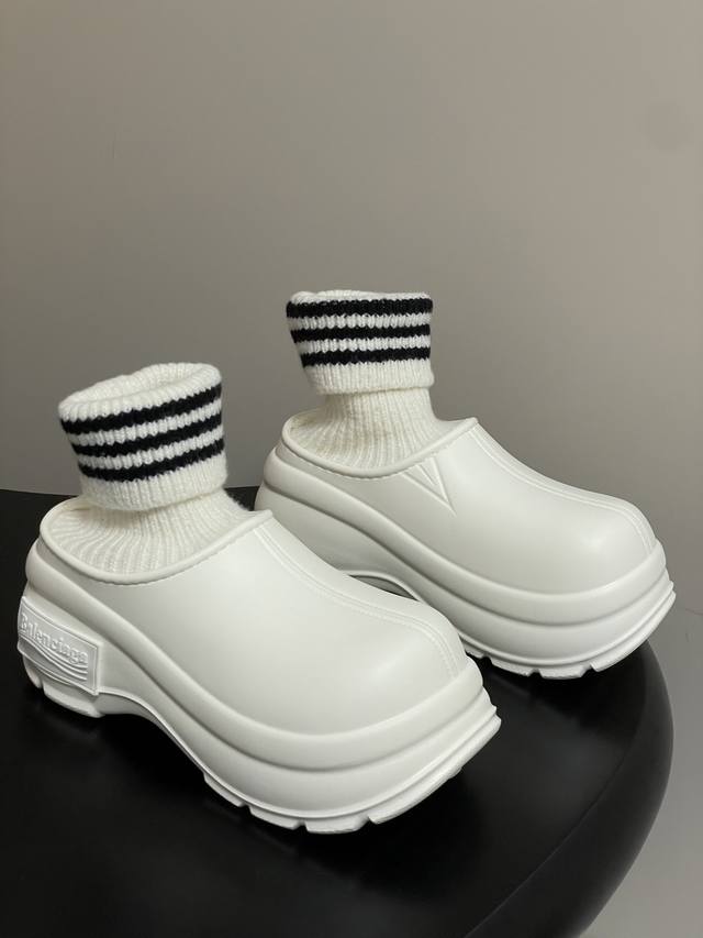 Balenciaga 巴黎世家25Ss 秋冬新款 厚底毛线袜子鞋 保暖懒人鞋 极致轻量化！众多国内外一线潮流明星上脚加持！ 时髦又兼具舒适感，上脚还很显白！夏天