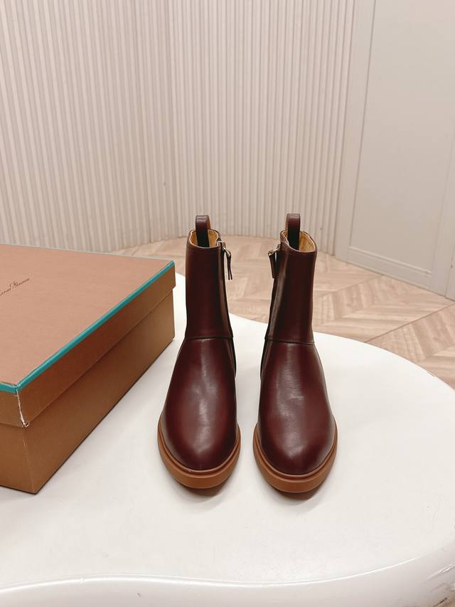 顶级品质 羊猄面 牛皮面 Loro Piana Ss25 New Arrival～ Lp.诺悠雅秋冬新品女士短靴 这款羊猄，牛皮材质裸靴，皮质质感柔软舒适，侧拉