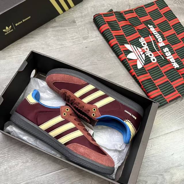 Wales Bonner Samba X Adidas “桑巴舞系列绅士德训足球百搭皮革板鞋” 伦敦品牌Wales Bonner和Adidas Samba打造了