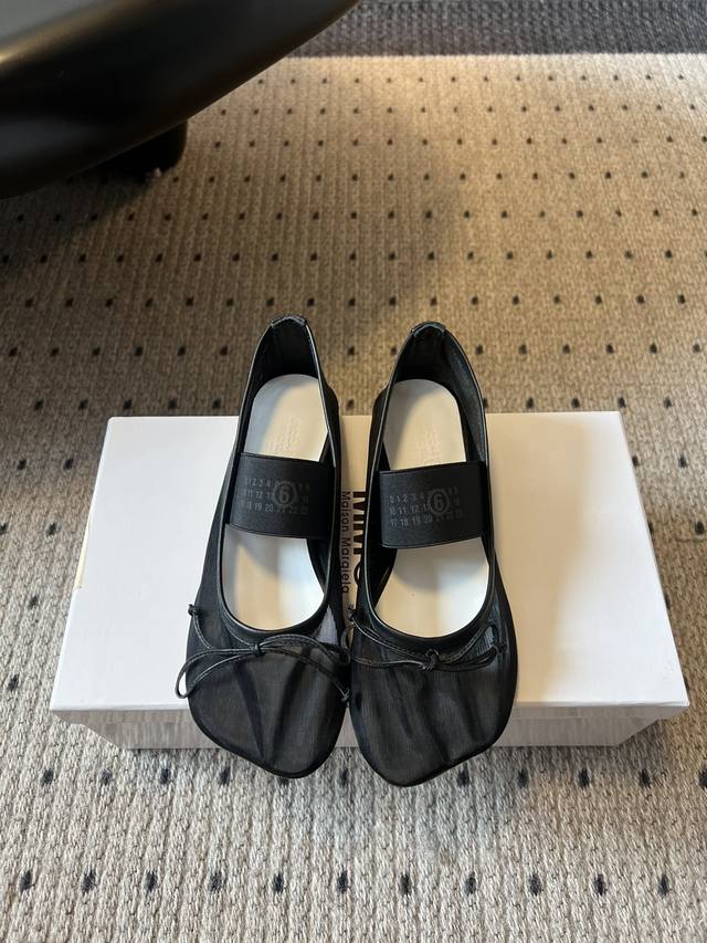 顶级版本 Maison Margiel* 马吉拉Mm6 网纱芭蕾鞋 Mm6 秉承Maison Margiela的先锋设计理念解构主义思想，也更多兼顾了日常的实穿
