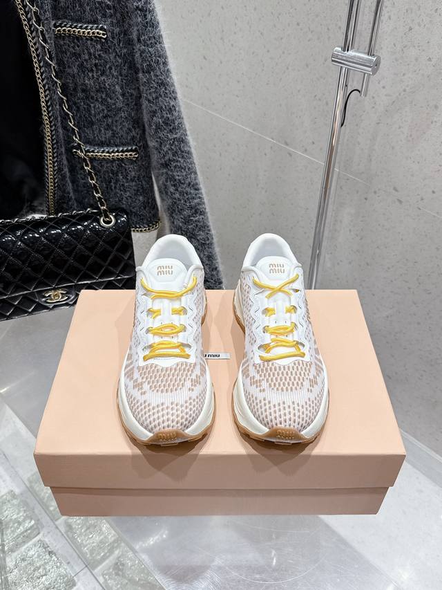 高质量出厂 Miumiu 缪缪 25Ss 新款 休闲鞋 运动鞋 面料：原版定制科技拼色透气网面 内里：原版透气网布内里 鞋底：原版开模防滑轻质橡胶大底 Size