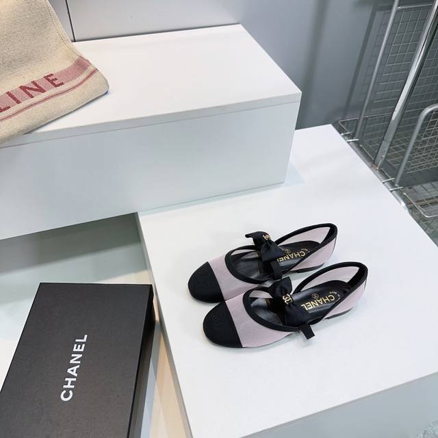 高品质出厂 ！顶级品质Chanel香奈儿25秋冬新品小香双C扣蝴蝶结透气网面玛丽珍平跟单鞋！ 简约大方的外观，使其在城市街头也能轻松搭配各种服饰，展现您的独特品