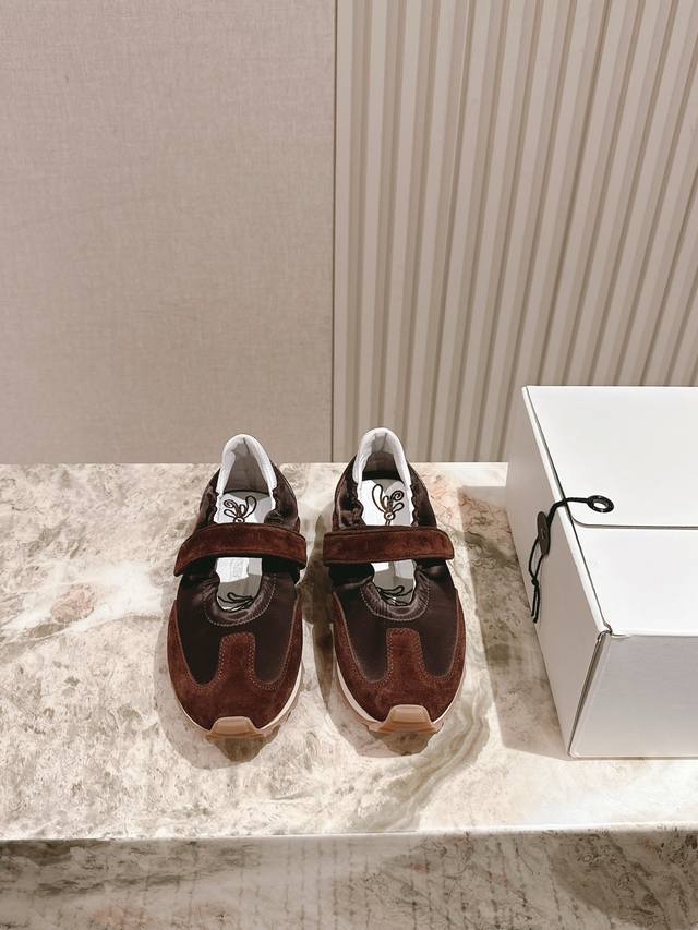 小众品牌休闲鞋25Ss足下工业Foot Industry玛丽珍珠珠鞋 鞋面选用全粒面牛皮 真丝牛反绒羊皮内里垫脚真丝布电绣 码数35-40 全套专柜同步礼盒装！