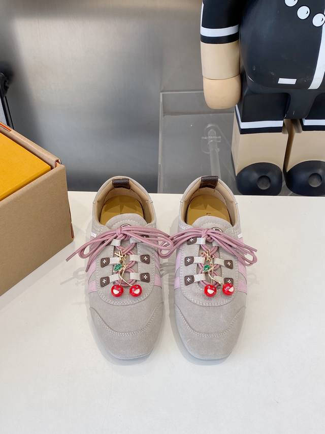 出厂女 男码+70配饰+100樱桃 Louis Vuitton路易威登驴牌春夏Sneakerina系列 芭蕾运动鞋 德训鞋 情侣款 Sneakerina 芭蕾风