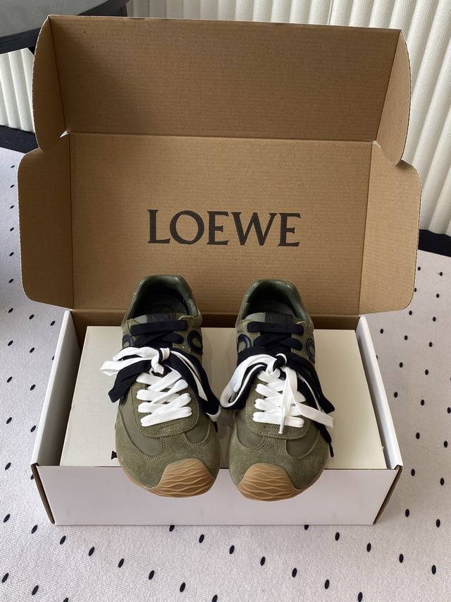 Loewe罗意威新款复古跑鞋 顶级版本 东莞货 全新双色鞋带款式 超级适合春夏穿搭 轻便舒适 进口牛皮尼龙布鞋面 羊皮内里 Eva双色组合大底 Size: 35